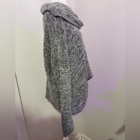 EXPRESS Cowl Neck Oversized Knit Sweater Size M/L Heather Gray Sharkbite Hem - Picture 4 of 8
